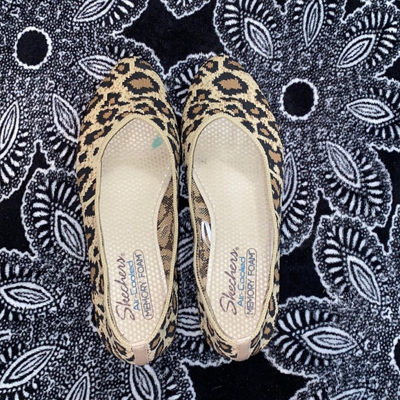 Skechers Shoes - Skechers memory foam cheetah flats size 8.5.